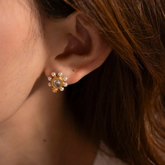 Amaryne – Regal Pearl & Crystal Stud Earrings