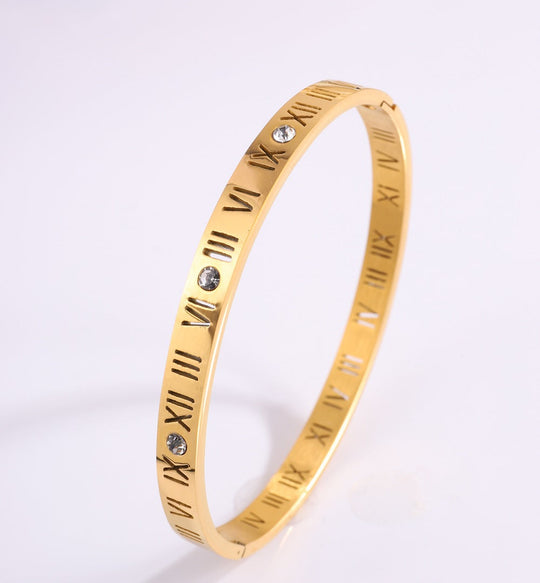 Novare – Roman Numeral Engraved Bangle