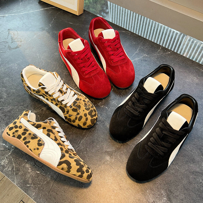 Mila - Women's sports sneakers in retro style