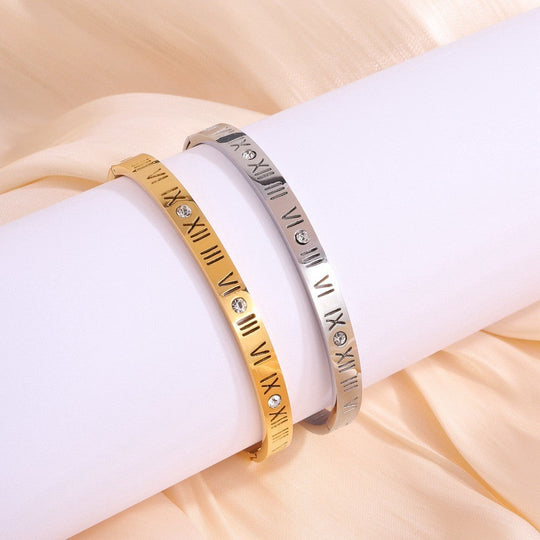 Novare – Roman Numeral Engraved Bangle