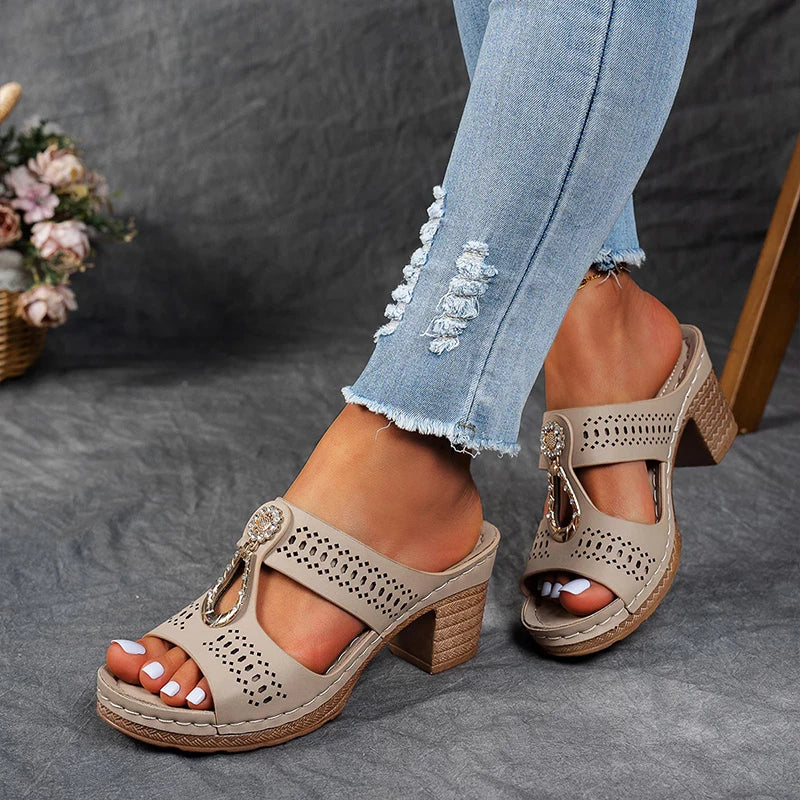 BellaVante – Vintage Block Heel Sandals