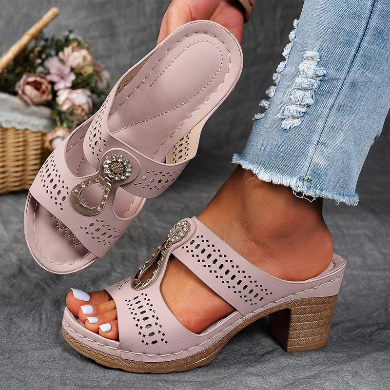 BellaVante – Vintage Block Heel Sandals