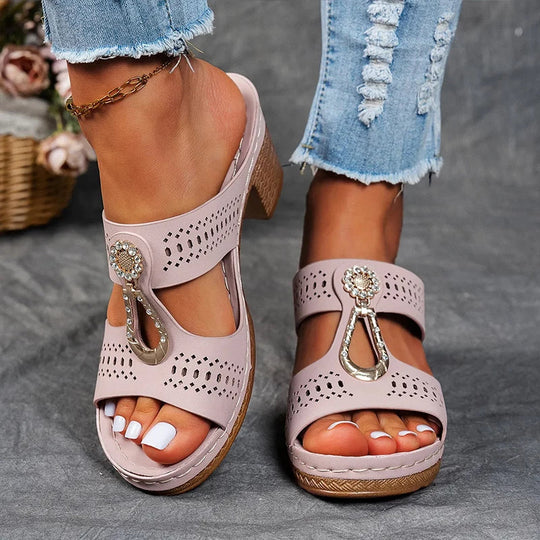 BellaVante – Vintage Block Heel Sandals