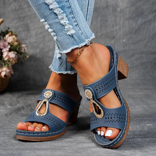 BellaVante – Vintage Block Heel Sandals