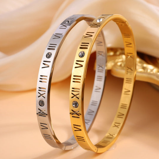 Novare – Roman Numeral Engraved Bangle