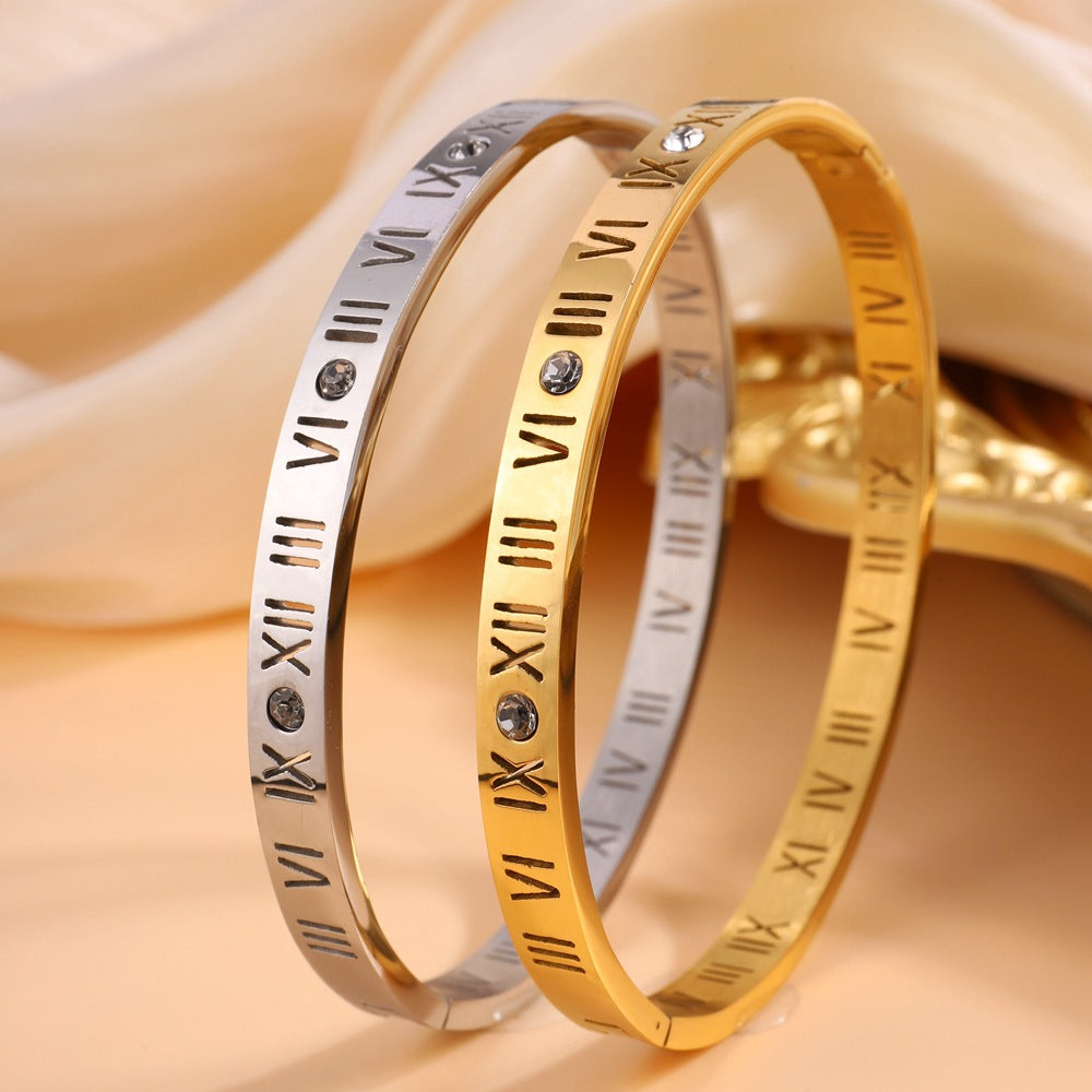 Novare – Roman Numeral Engraved Bangle