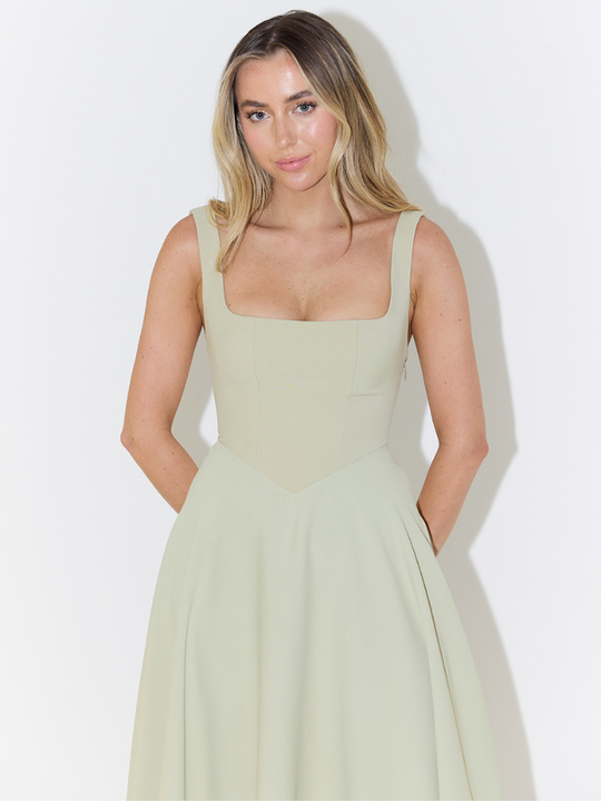 Serenya – Elegant Midi Dress