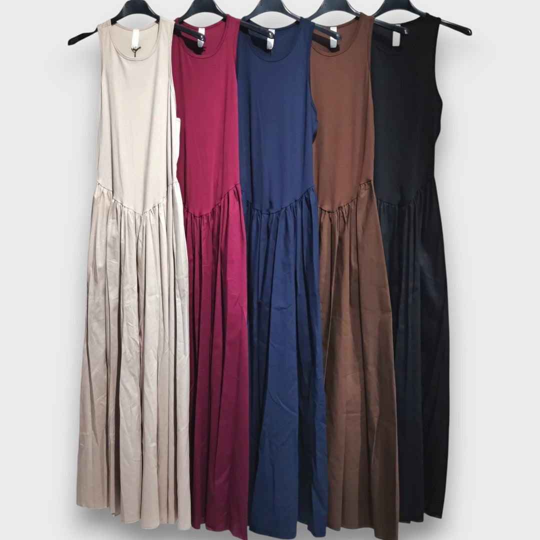 Clarissa – Dress with Contrasting Lines