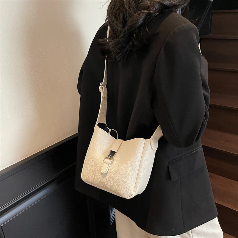 Arianna – Contemporary Leather-Style Bucket Bag