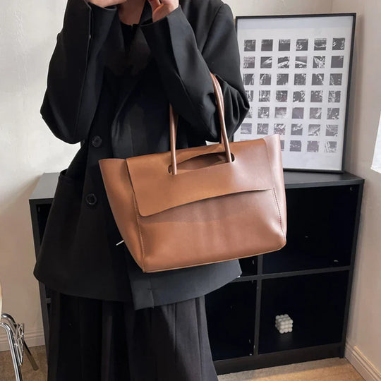 Annie – Chic Black Faux Leather Shoulder Bag