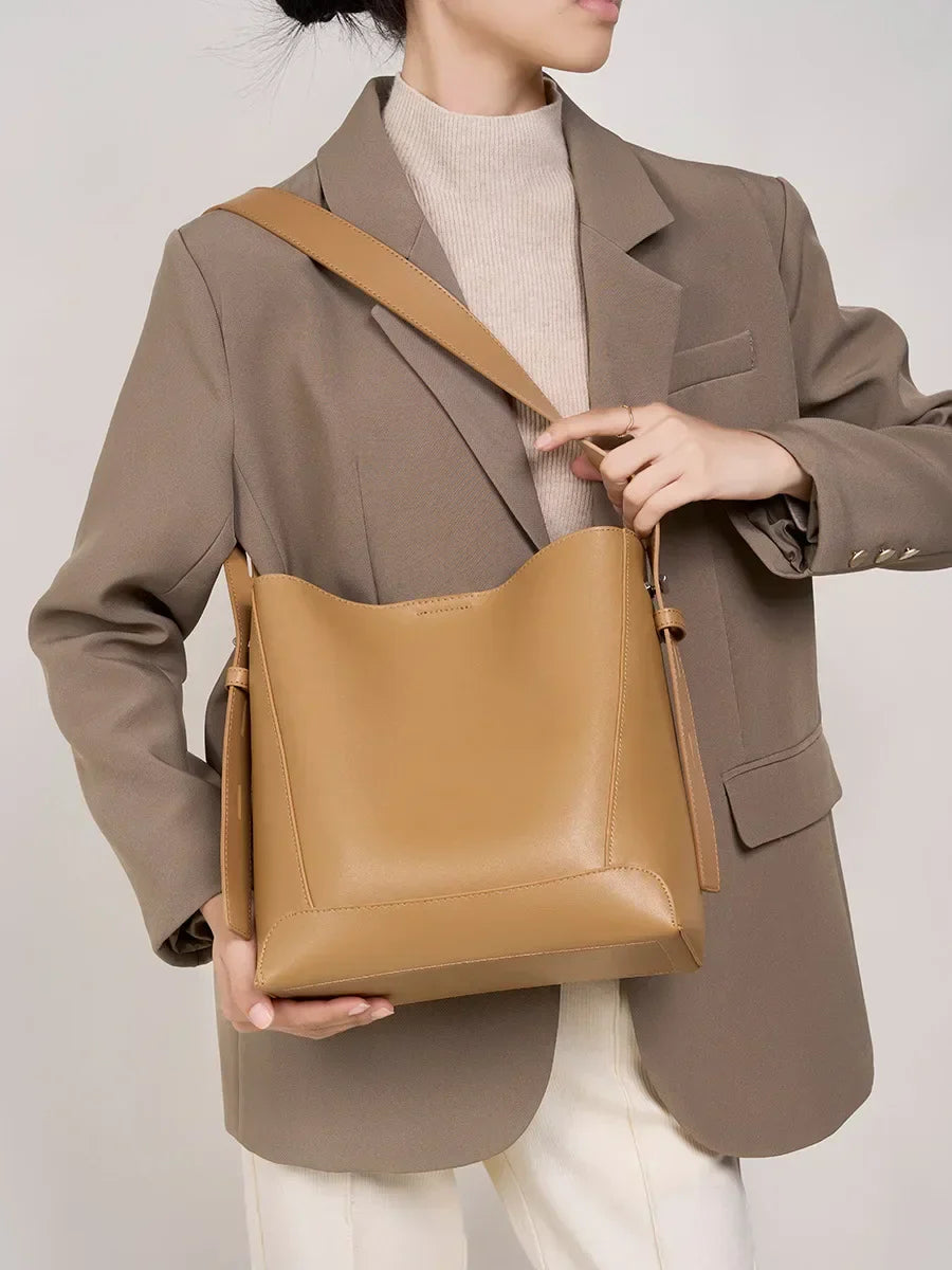 Beata – Chic Sandy Shoulder Bag with Faux Leather Strap