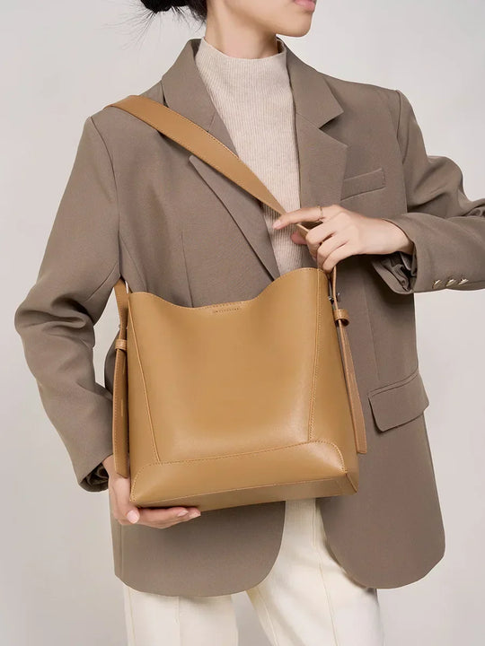 Beata – Chic Sandy Shoulder Bag with Faux Leather Strap