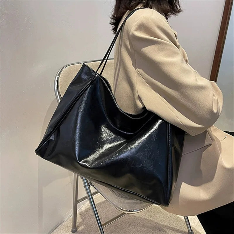 Ayleen – Large Brown Leather-Style Tote Bag