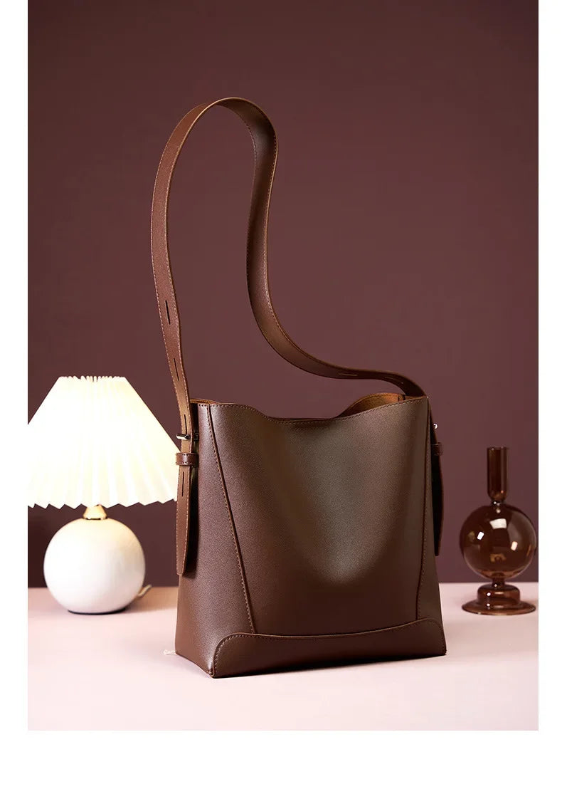 Beata – Chic Sandy Shoulder Bag with Faux Leather Strap