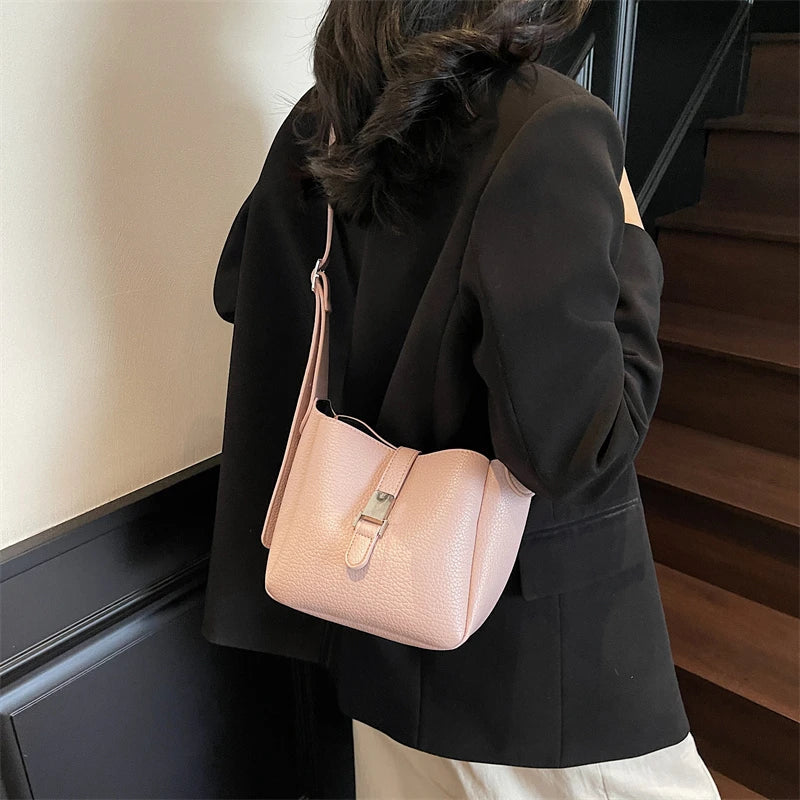 Arianna – Contemporary Leather-Style Bucket Bag