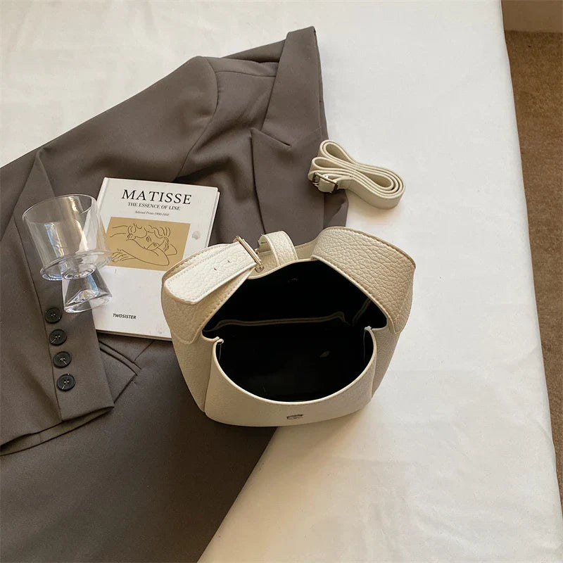 Arianna – Contemporary Leather-Style Bucket Bag