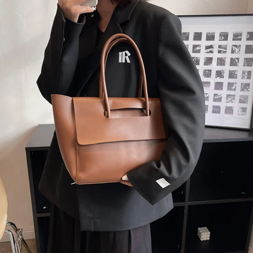 Annie – Chic Black Faux Leather Shoulder Bag