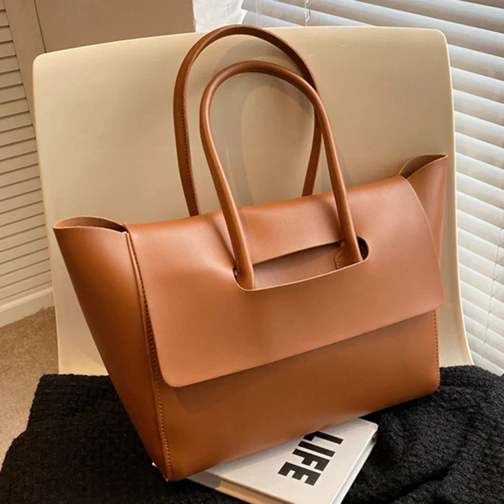 Annie – Chic Black Faux Leather Shoulder Bag