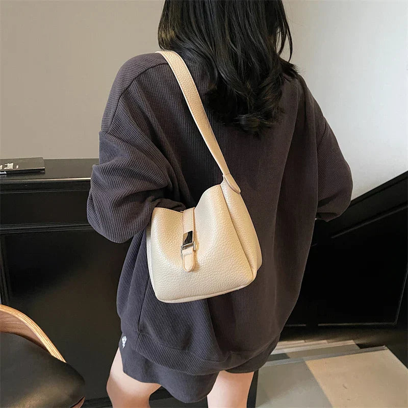 Arianna – Contemporary Leather-Style Bucket Bag