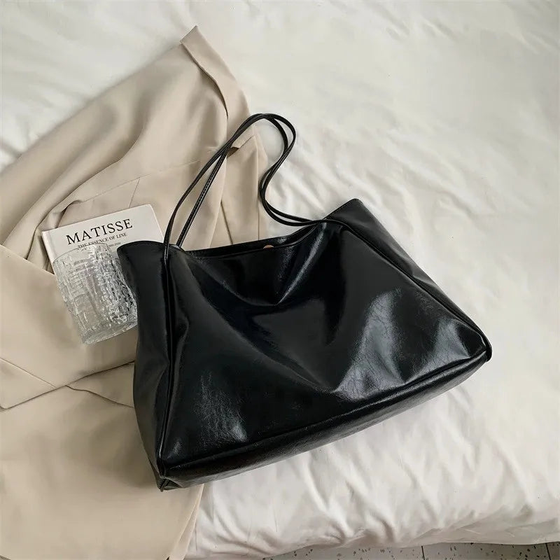 Ayleen – Large Brown Leather-Style Tote Bag