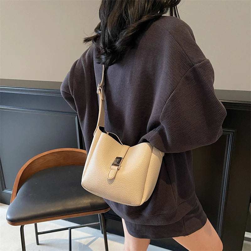 Arianna – Contemporary Leather-Style Bucket Bag