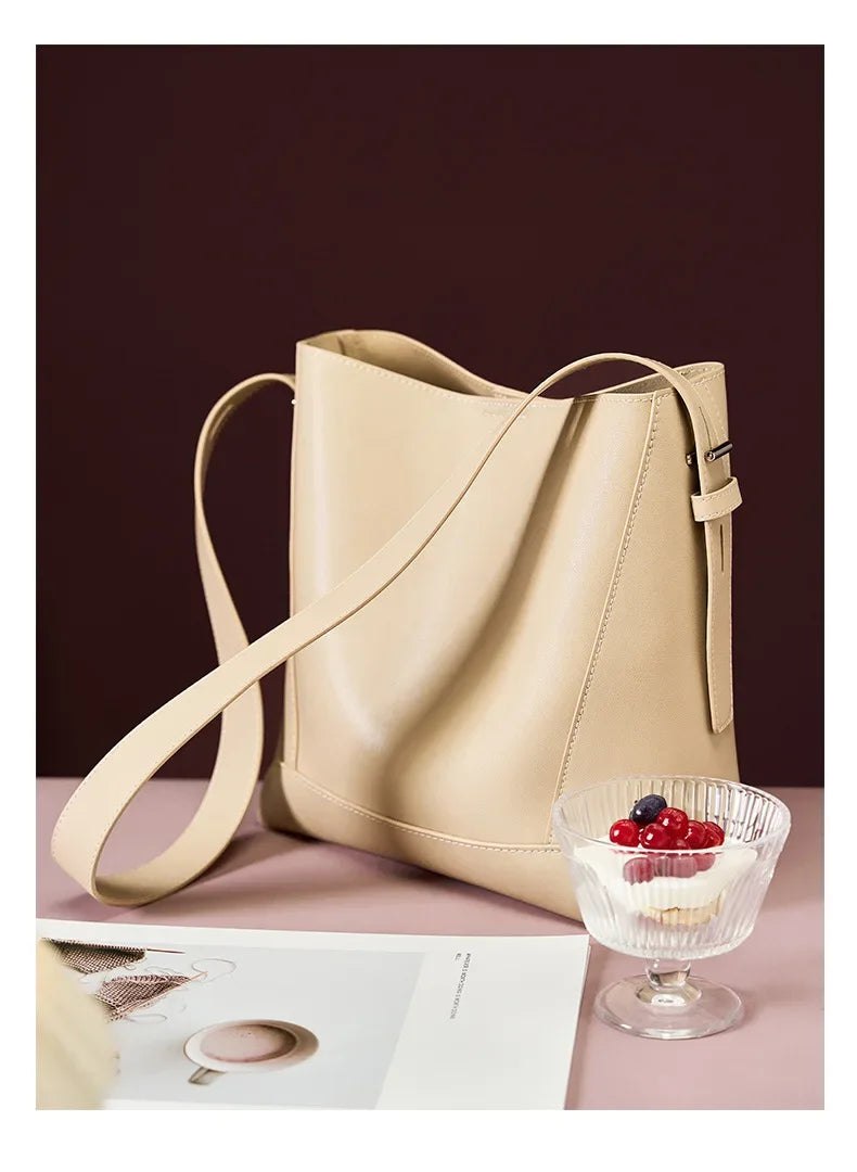 Beata – Chic Sandy Shoulder Bag with Faux Leather Strap