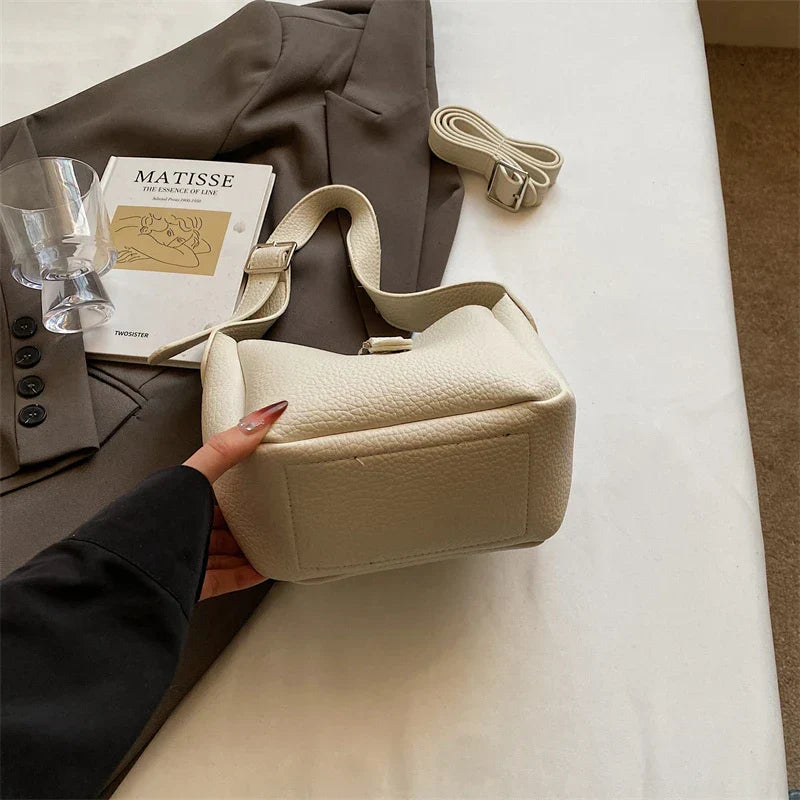 Arianna – Contemporary Leather-Style Bucket Bag