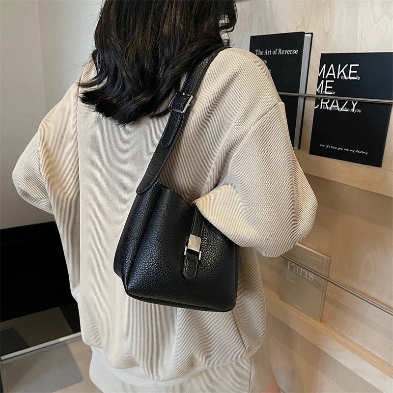 Arianna – Contemporary Leather-Style Bucket Bag