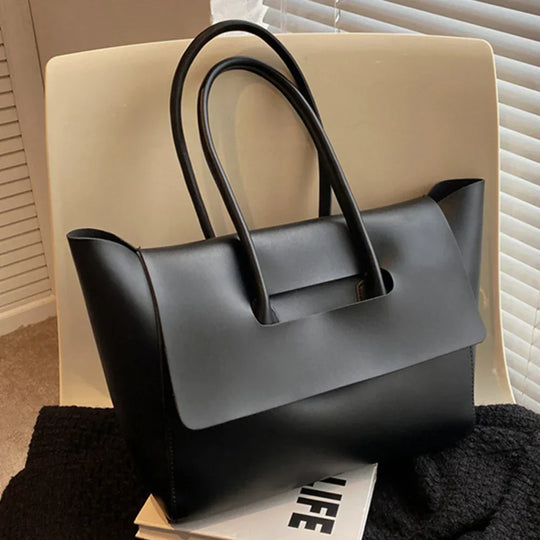 Annie – Chic Black Faux Leather Shoulder Bag