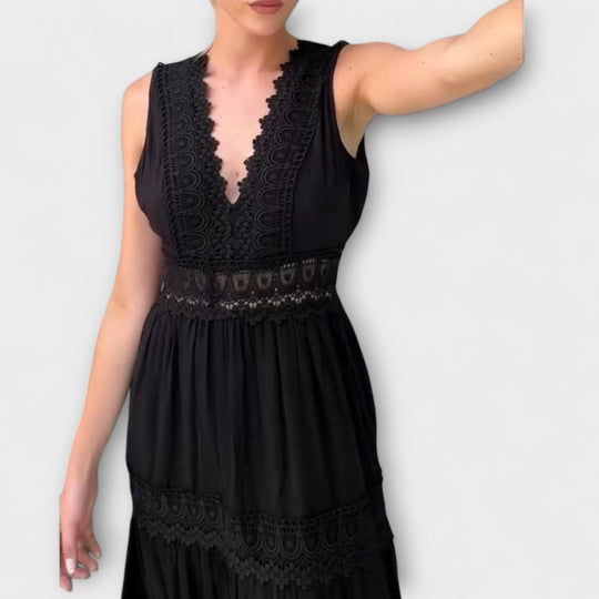 Anneline – Midi Dress with Lace and Romantic Flair