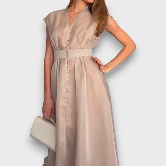 Vivelle – Flowing Dress with Subtle Slit