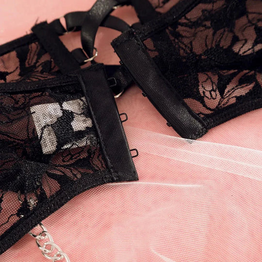 Seraphina – Chain-Strapped Black Lace Lingerie Set for Women