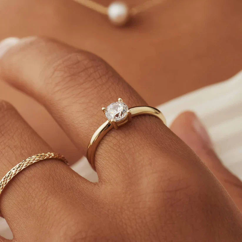 Suzzanne – Classic Gold Solitaire Ring for Women