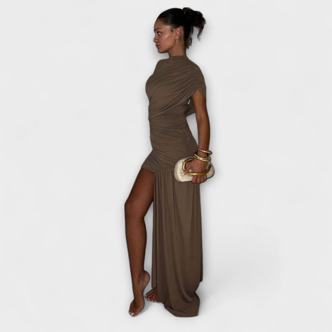 Liliane – Slim-Fit Pleated Dress with Round Neckline