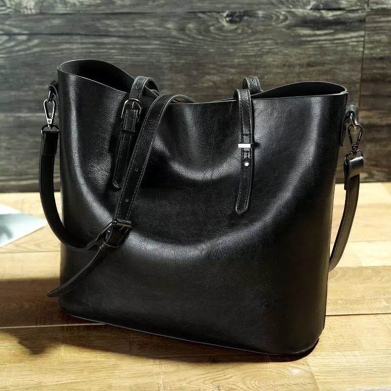 Amira – Classic Leather Shoulder Bag Combining Style and Functionality