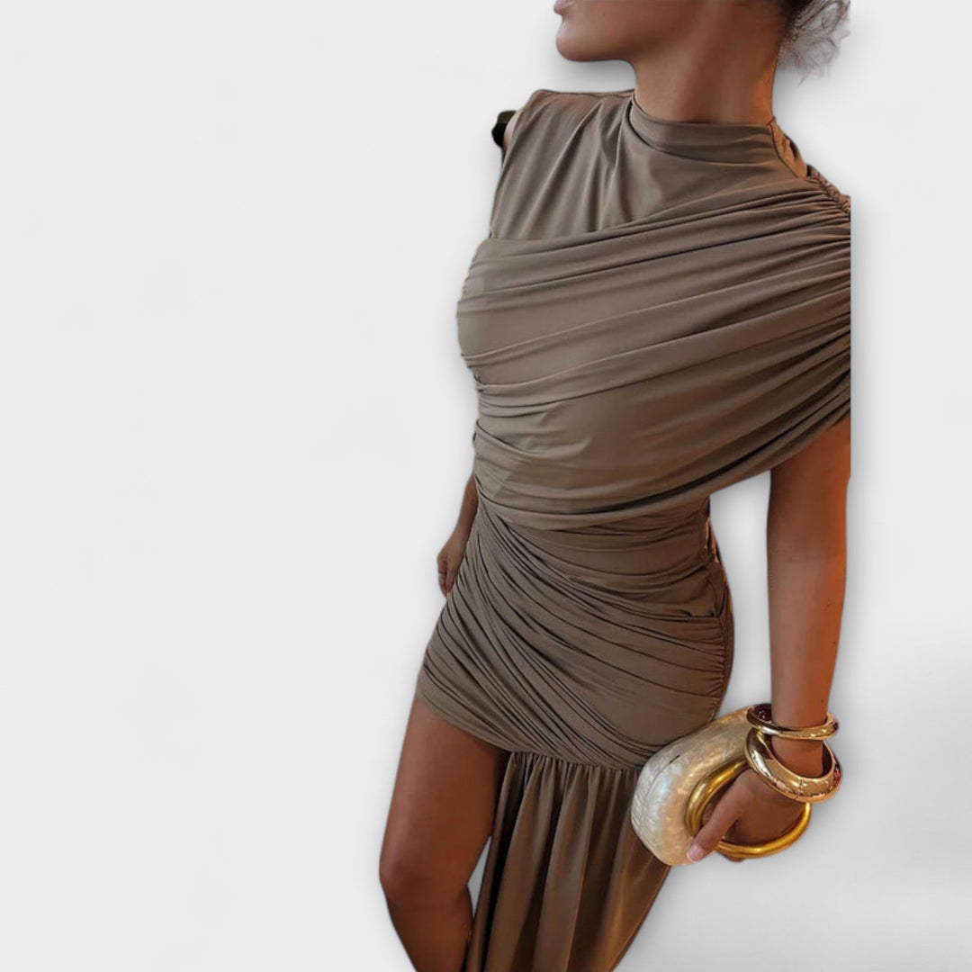 Liliane – Slim-Fit Pleated Dress with Round Neckline