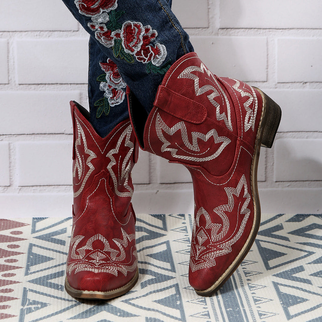 Maiken - TrailBloom Western V-Cut Boots