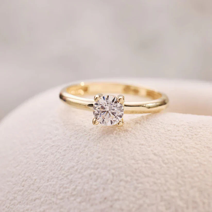 Suzzanne – Classic Gold Solitaire Ring for Women